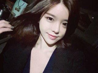 阿尤 个人资料,才华横溢的艺术家，揭秘其多彩人生