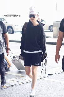 明星夏天穿长袖不热吗,明星为何偏爱长袖？揭秘时尚与舒适的完美结合